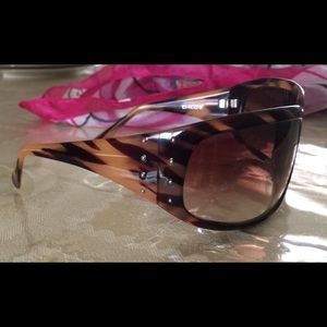 CHICO sunglasses. Like new. Never worn. No tags.